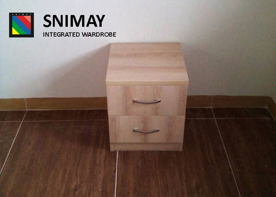 Comodino di legno con i cassetti, comodino del cuoio sintetico