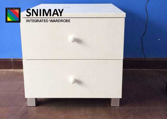 Comodino di legno con i cassetti, comodino del cuoio sintetico