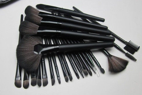 Capra sintetica cosmetica di legno nera dei set di pennelli 24PCS per le donne