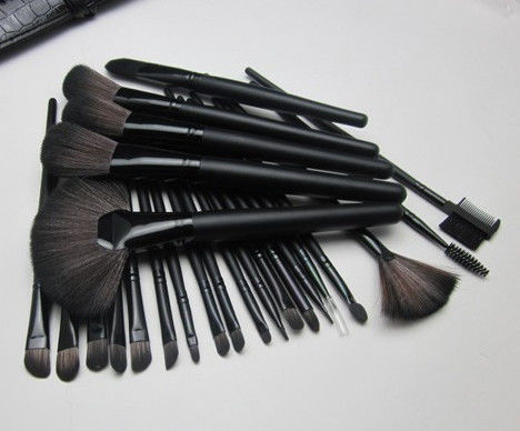 Capra sintetica cosmetica di legno nera dei set di pennelli 24PCS per le donne